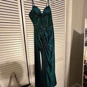 Elegant Green Evening Gown